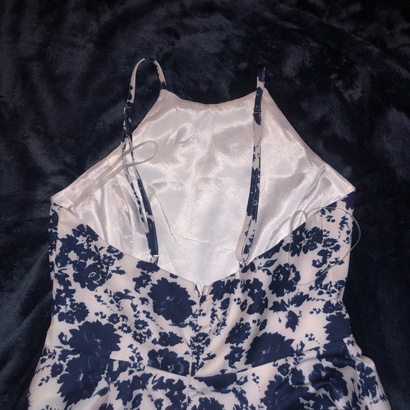 White and blue backless skater dress - Picture 2 of 6